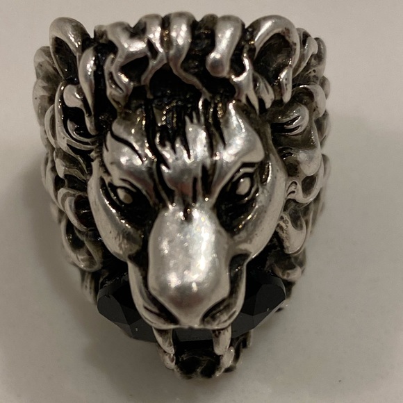 gucci lion ring black